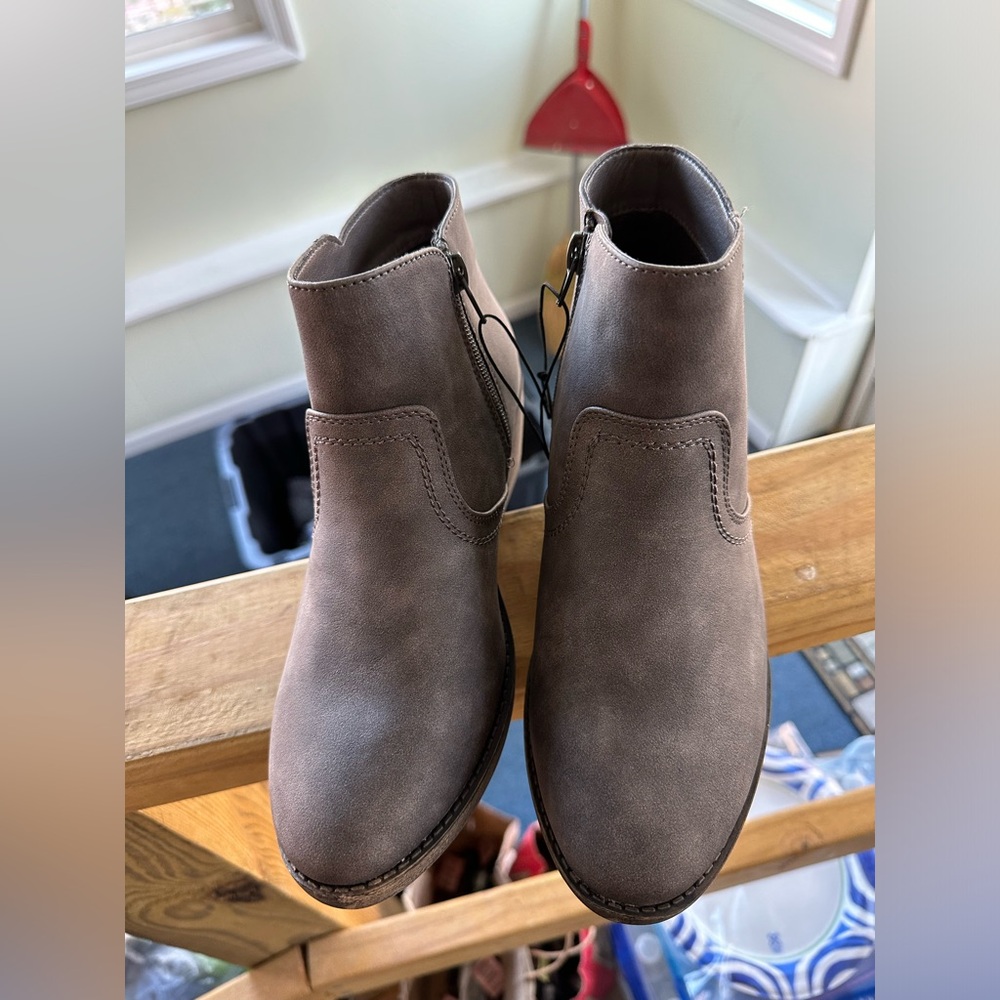 Maurice’s ankle boots size 7 NWT